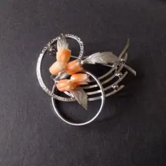 B252　珊瑚　brooch　botanical　Vintage