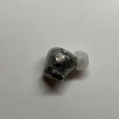 Beats Studio Buds + トランスペアレント 左のサムネイル