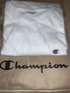 チャンピオンTシャツ未開封で長袖か半袖か不明です。白