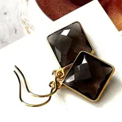 1点作品☺︎ スクエア枠スモーキークォーツピアス　イヤリングに変更可能☺︎