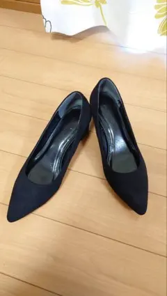黒 スエード ポインテッドトゥパンプス 中ヒール