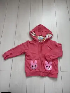 ミキハウス ウサギの顔刺繍付きピンクフードトレーナー