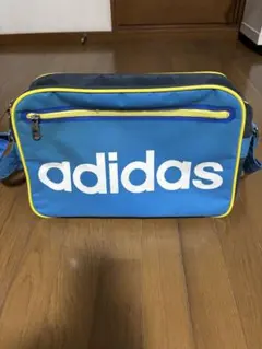 adidasスポーツショルダーバッグ
