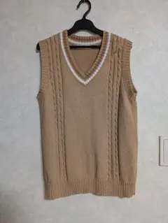 ベージュベスト