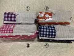 チェック柄とドット柄のポーチセット