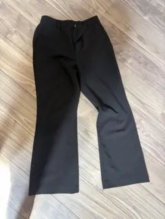 ユニクロ　ブラックフレアパンツ