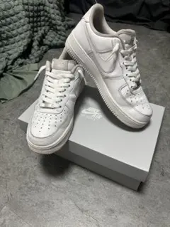 NIKE AIR FORCE 1 ホワイト スニーカーのサムネイル