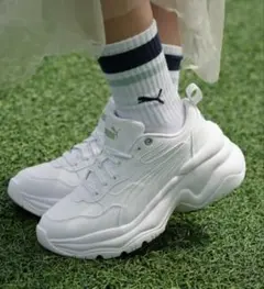 Puma Cillia Wedge PUMA厚底スニーカー アイボリー 23.5のサムネイル