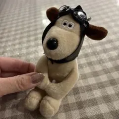ウォレスとグルミット　グルミット　ぬいぐるみ　カーアクセサリー