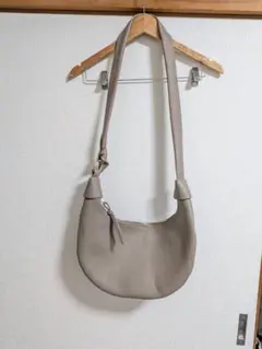 LASIEMべージュ ショルダーバッグ三日月型のサムネイル