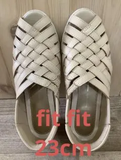 fit fitベージュ 編み込みデザイン シューズ