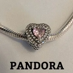 PANDORA スパークリング レベルド ハート チャーム ピンク