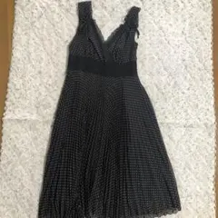 ドット柄黒ワンピース