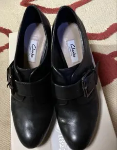 イギリスClarks ブラック バックル付きレディースヒールシューズのサムネイル