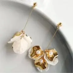 Item thumbnail for item 40b07a6b-b1d0-4bc2-aa0b-2c36f9539129