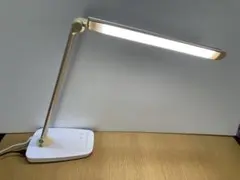 調光機能付きLEDデスクライト　USB充電口付き