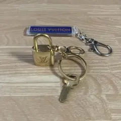 【71】 ルイヴィトン パドロック キーホルダ LOUISのサムネイル