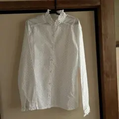 ホワイト小花柄フリルシャツ