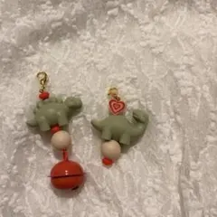 【ハンドメイド】恐竜モチーフ キーホルダー　2点セット