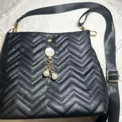 黒 ジグザグキルティング ショルダーバッグ