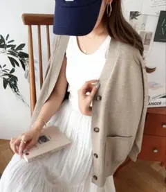 【新品未使用】アンドミー 長袖Vネック ニットカーディガン