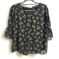 earth ブラウス　花柄