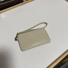 マルチスロット ジップアラウンドカードホルダー - クリーム