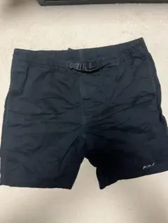 黒のショートパンツ