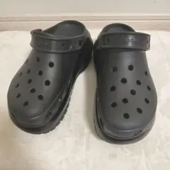 美品　クロックス メガクラッシュ クロッグ 厚底 24 ブラック 黒