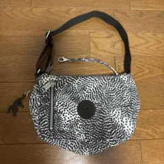 Kipling ショルダーバッグ 総柄 ファーチャーム付