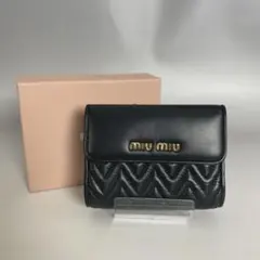 MIUMIU 極美品 黒 三つ折り財布 マテラッセ ナッパレザー ミュウミュウのサムネイル