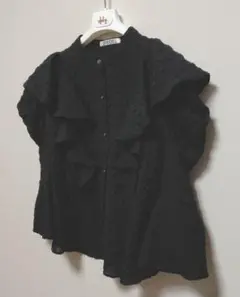 【美品】SNIDEL　トップス　バンドカラー　フリル付き　ブラック　スナイデル