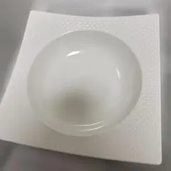 WEDGWOOD GIO スカルプチュラルボウル 23.7cmのサムネイル