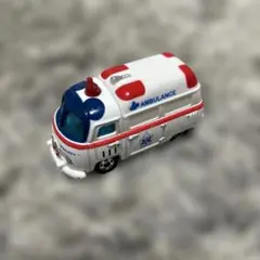 トミカ ディズニーモータース ワームン アンビュランス ミッキー 救急車
