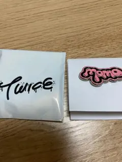 twice ランダムピンバッジ　モモ