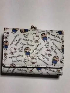 三つ折り財布　ハローキティ×クレヨンしんちゃん