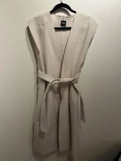 ZARA ブークレーアイボリー ロングベスト