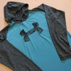 新品　Under Armour YXL フード付きシャツ 青・グレー