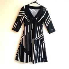 幾何学模様 Vネック 七分袖 ワンピース