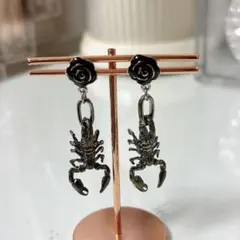 MEDI STORE サソリピアス 薔薇