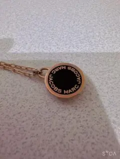 MARC JACOBS ネックレス ロゴ入りサークルモチーフ