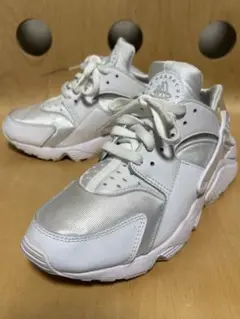 NIKE AIR HUARACHE ホワイト ローカットサイズ25センチ送料込みのサムネイル