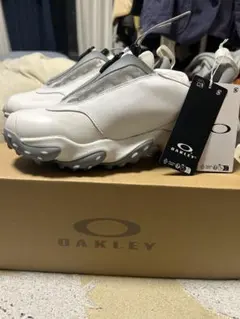 未使用　OAKLEY エッジアイコン　スニーカー　28.0のサムネイル
