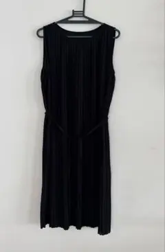 ユニクロ　ノースリーブ　プリーツワンピース