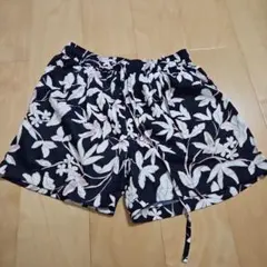UNIQLO　花柄　エアリズムショートパンツのサムネイル