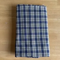 チェック柄の綿生地　ネイビーとホワイト 約88cm x 約194cm