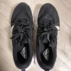 美品 Nike Trail ブラック スニーカー