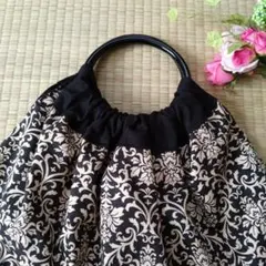 グラニーバッグ 黒とベージュの花柄