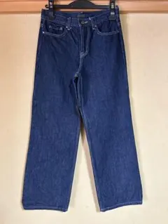 UNIQLO ダークブルー ストレートデニム