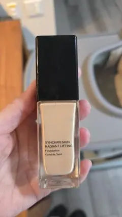 シンクロスキン ラディアントリフティング ファンデーション
